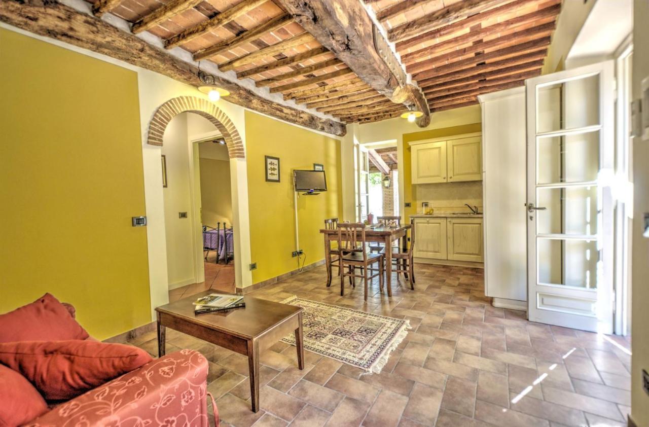Lucca Cycling Holidays Il Tiglio Rooms SantʼAndrea di Compito エクステリア 写真