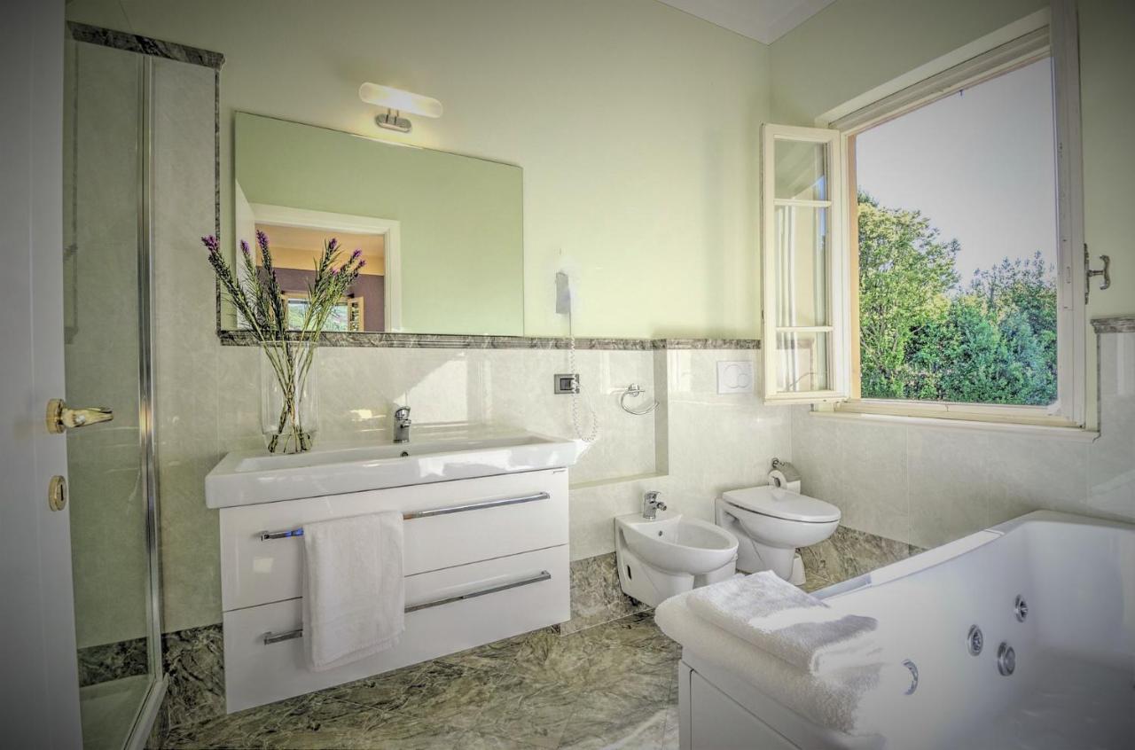 Lucca Cycling Holidays Il Tiglio Rooms SantʼAndrea di Compito エクステリア 写真
